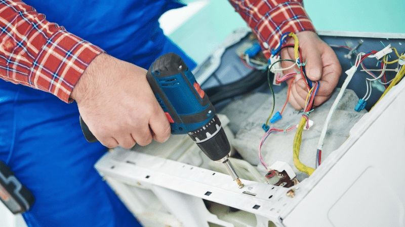 Karamürsel Lg Lg çamaşır makinesi kart tamiri – Su almama arızası orijinal parça ile giderildi. - Teknik servis örneği